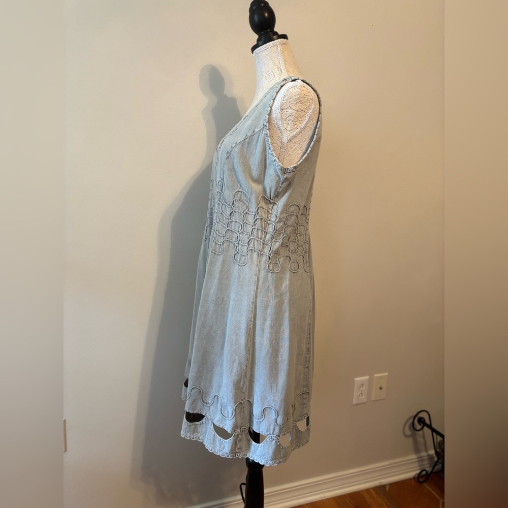 Embroidered Sleeveless Dress - Picture 4 of 12